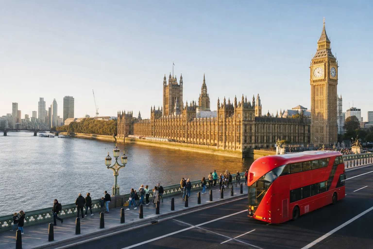 Vista panorámica del Támesis, Westminster y un autobús londinense.