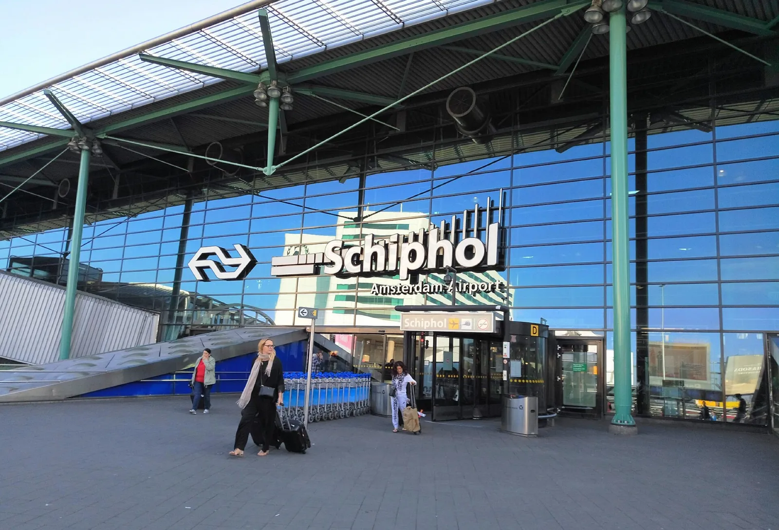 Entrada de Schiphol Plaza en el aeropuerto de Ámsterdam-Schiphol