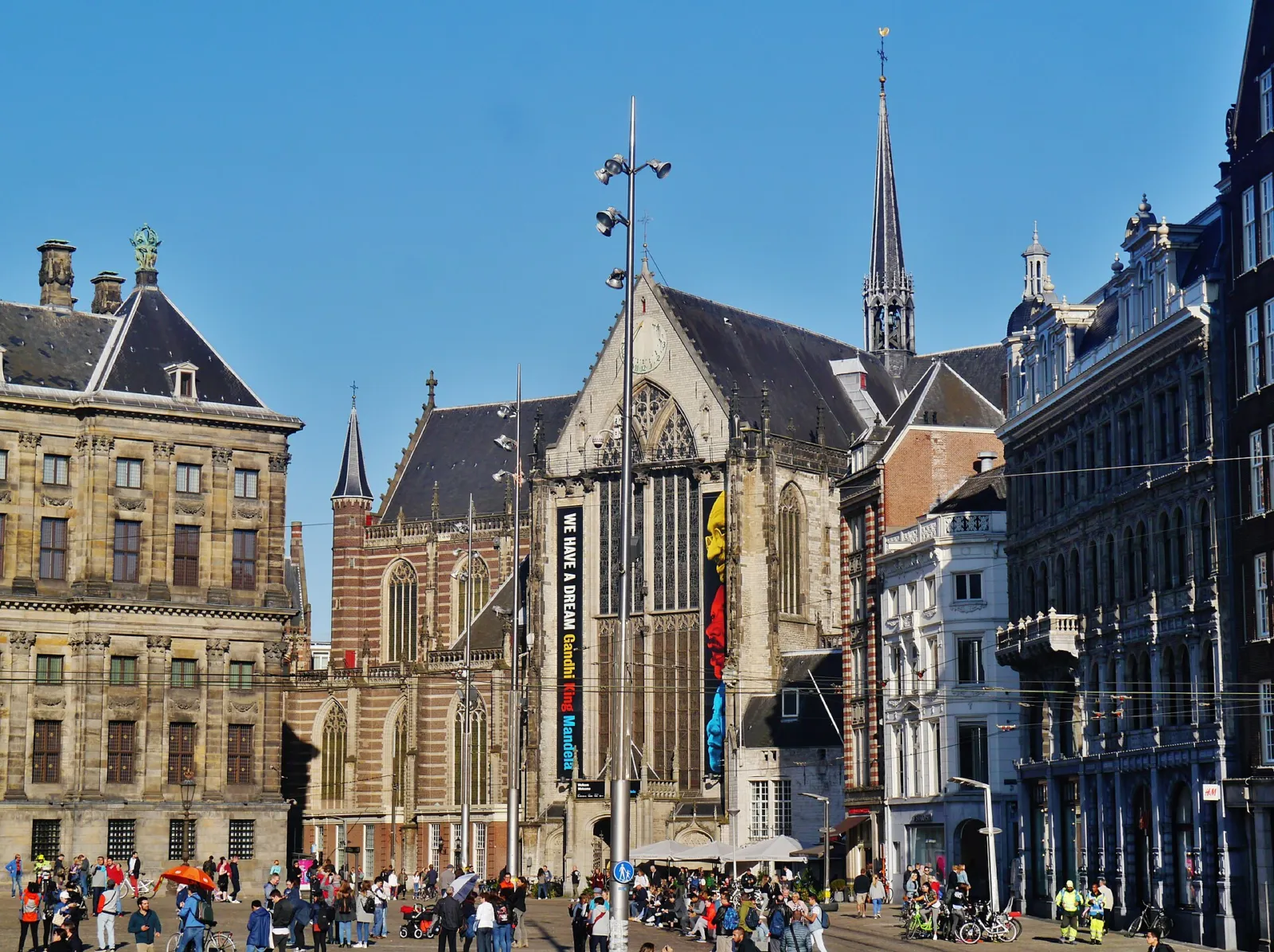 Nieuwe Kerk en la plaza Dam junto al Palacio Real