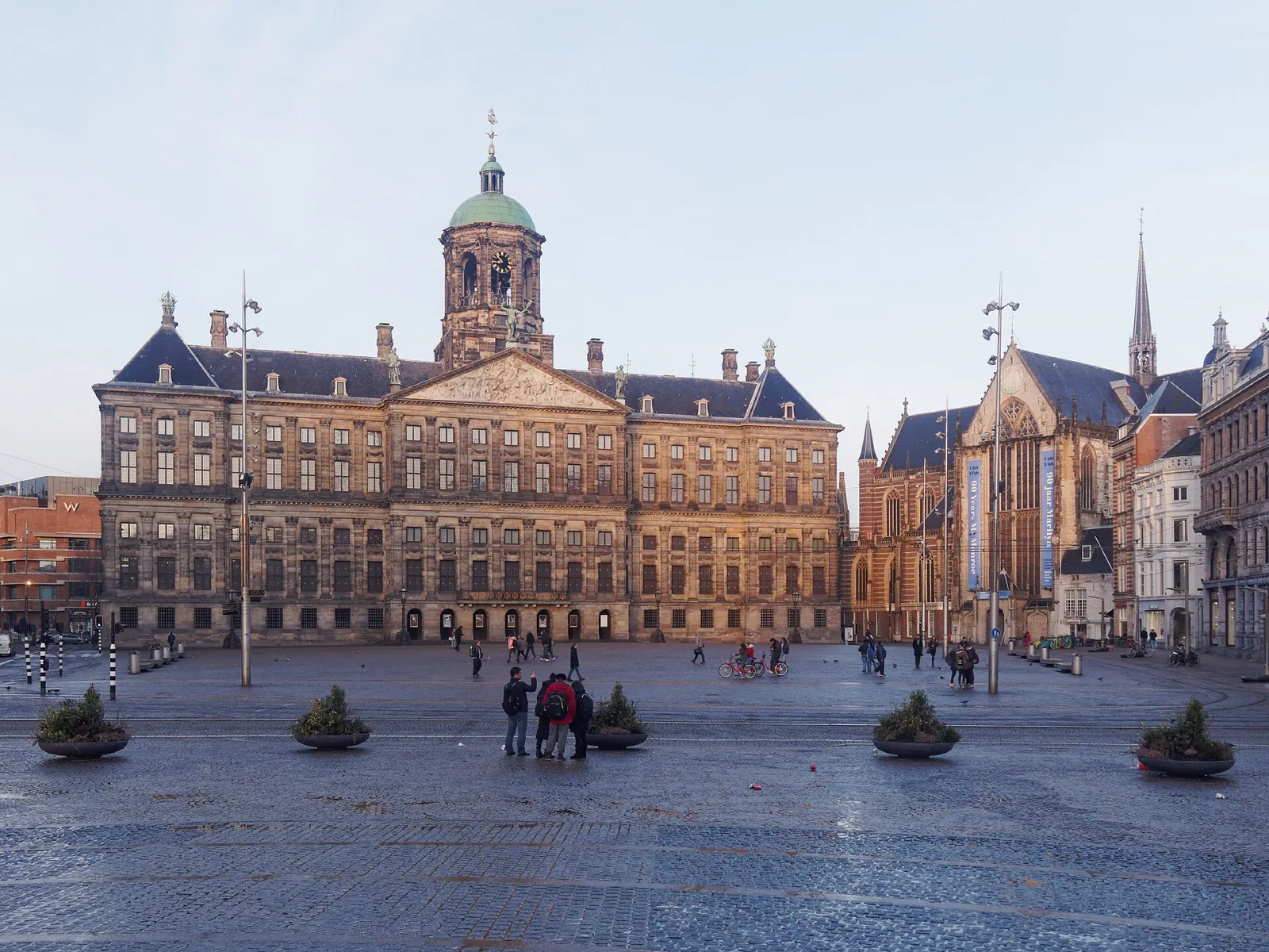 Plaza Dam con el Palacio Real y la Nieuwe Kerk