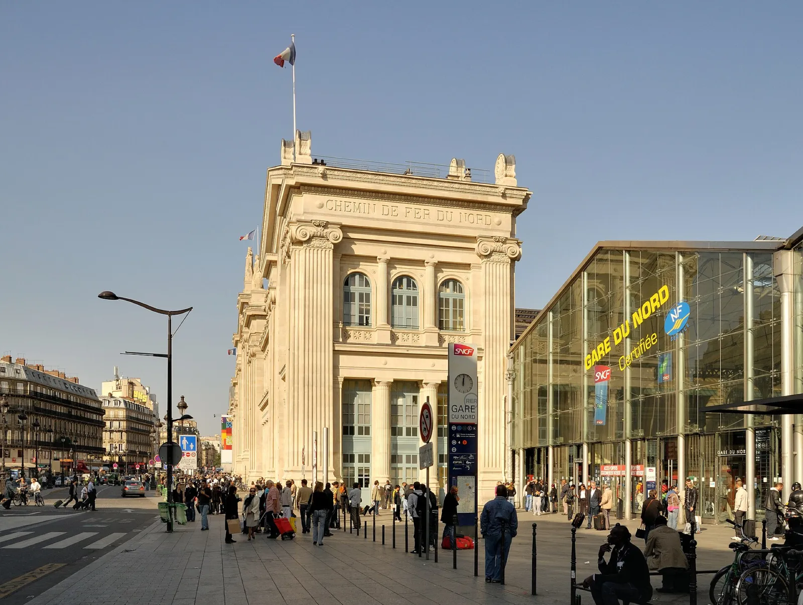 Fachada monumental de la Gare du Nord de París