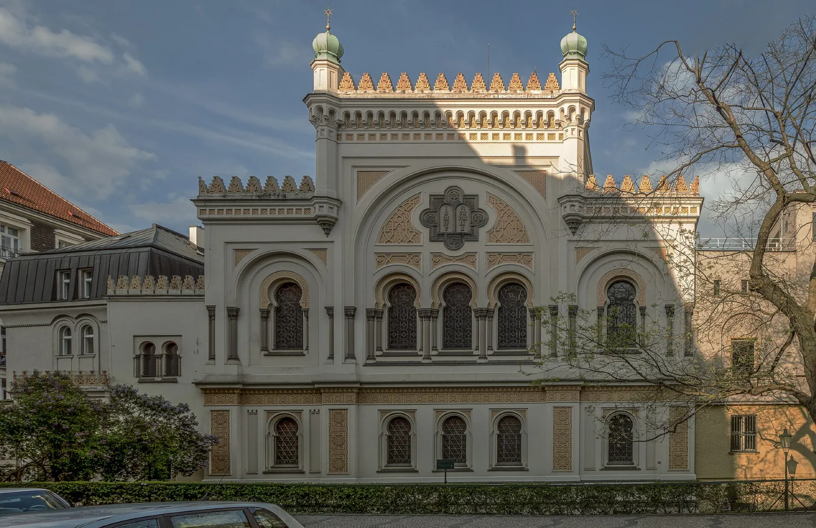 Fachada de estilo morisco de la Sinagoga Española de Praga