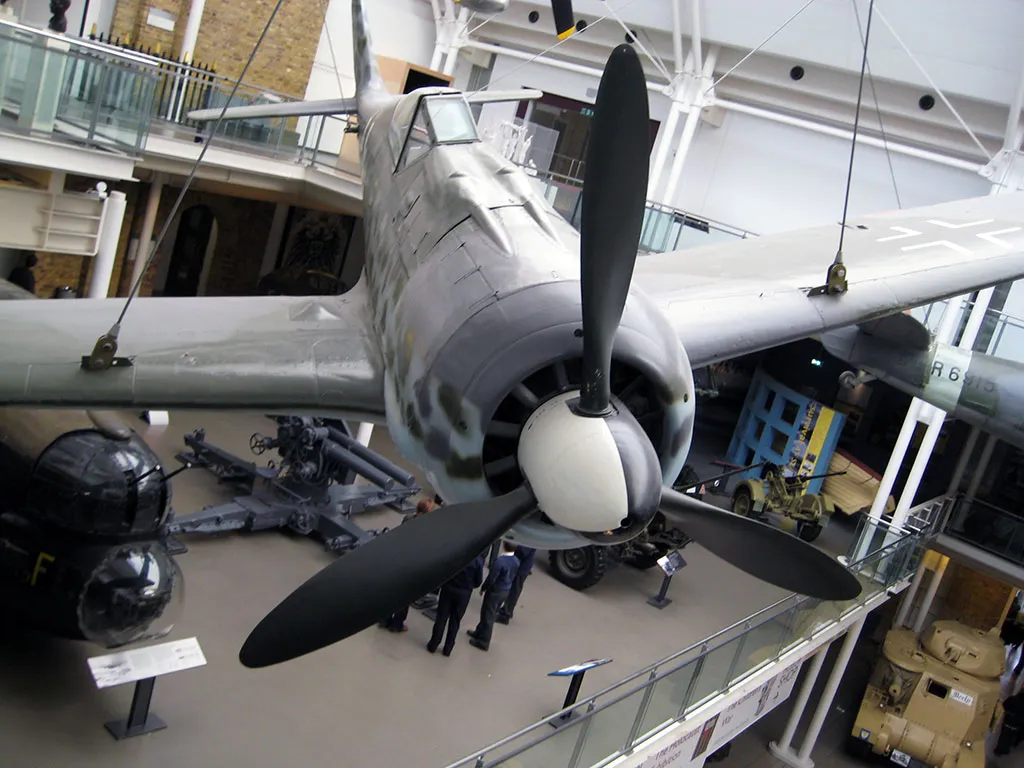 Avión en el interior del Museo Imperial War Museum