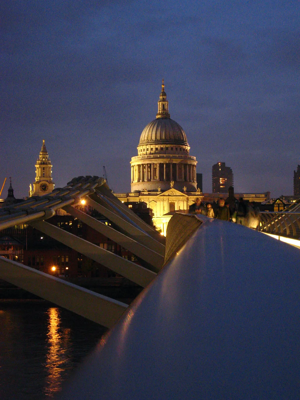 Foto de la Catedral de San Pablo de Londres y el Puente del Milenio