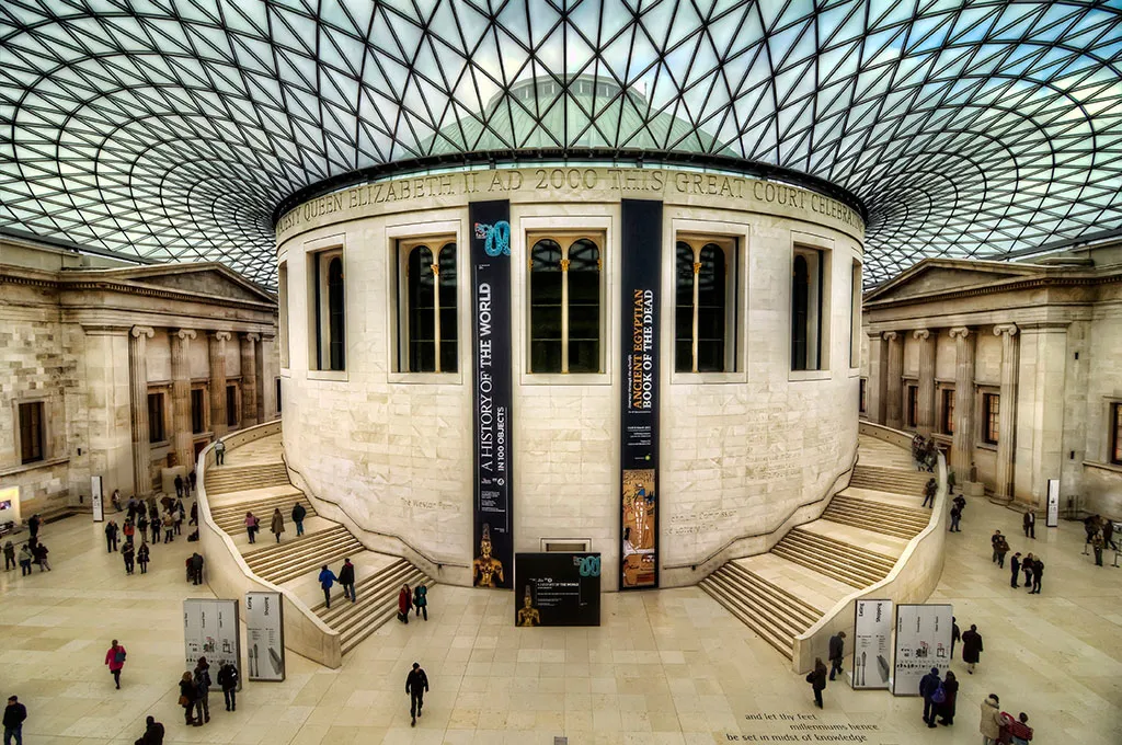 Cúpula de acero acristalada en el Interior del British Museum