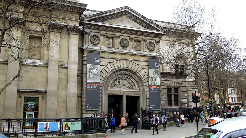 Entrada al Museo National Portrait Gallery de Londres