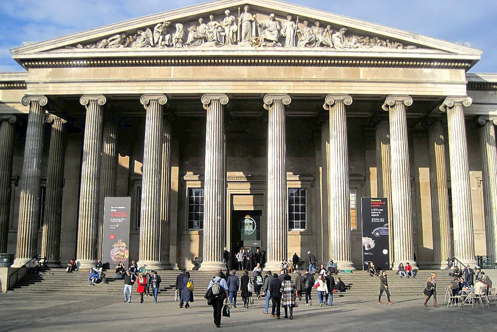 Fachada principal de entrada al British Museum