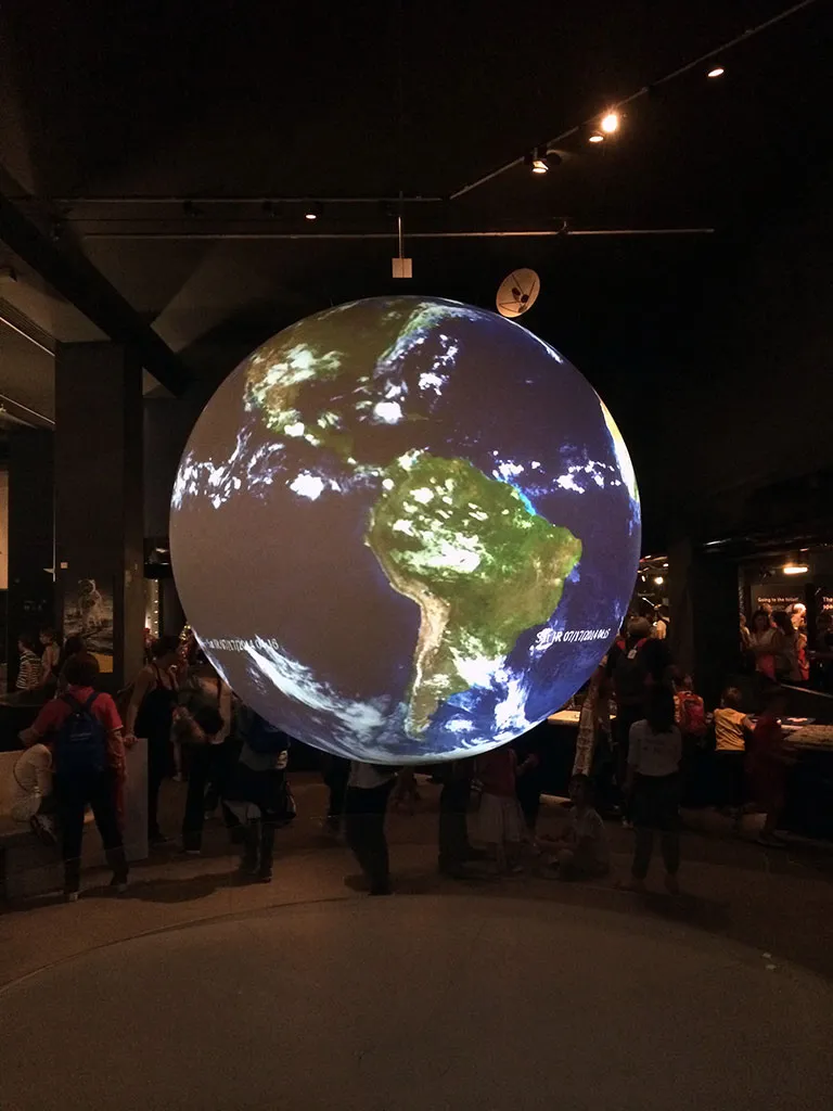 Modelo 3D de la Tierra en el Museo de la Ciencia de Londres