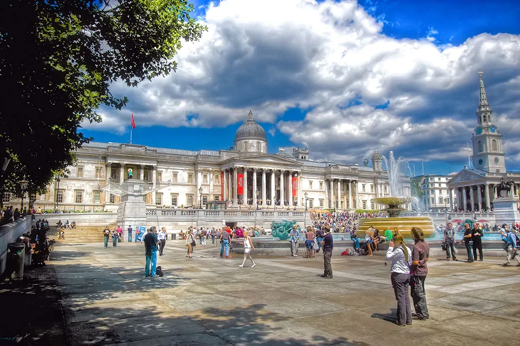 Plaza Trafalgar Square y al fondo la National Gallery