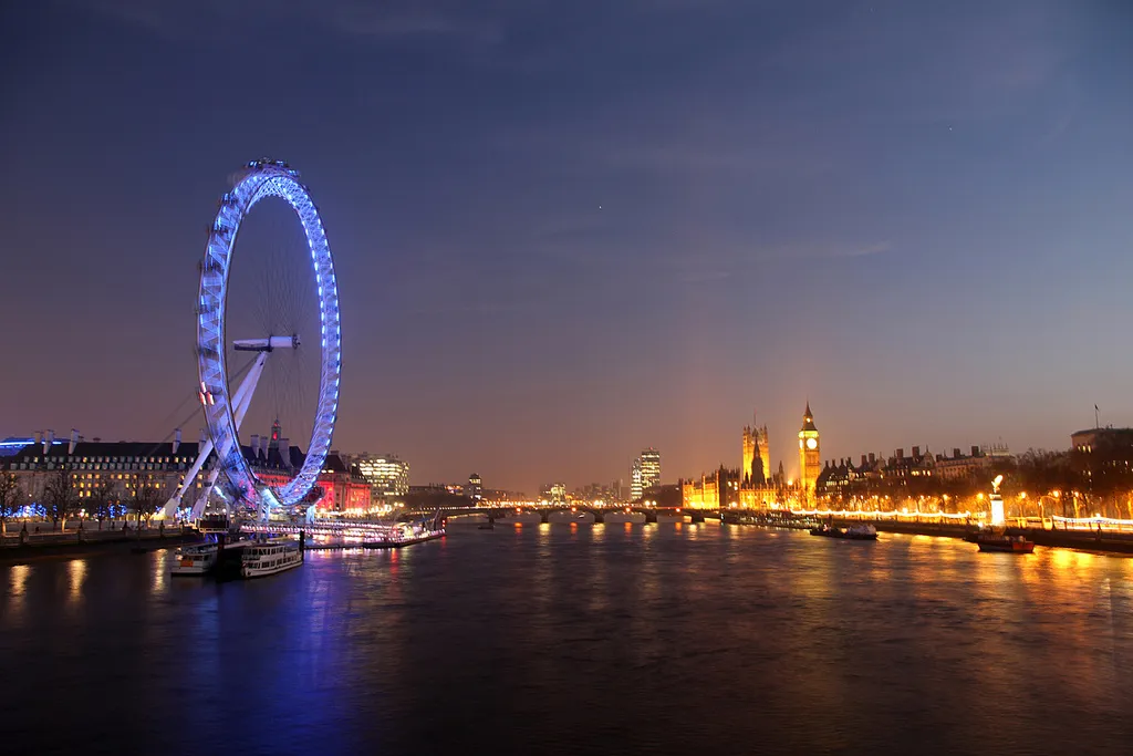 Foto de la noria del milenio de noche de Londres