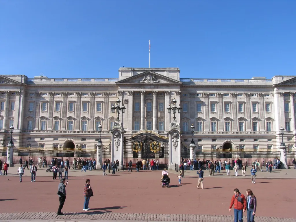 Foto del Palacio de Buckingham y la verga de entrada