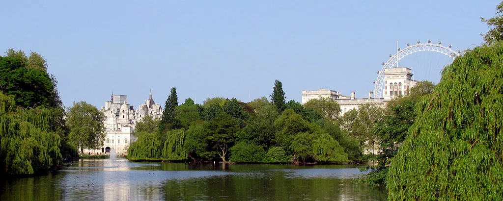 Panorámica del Lago del Parque St James Park en Londres