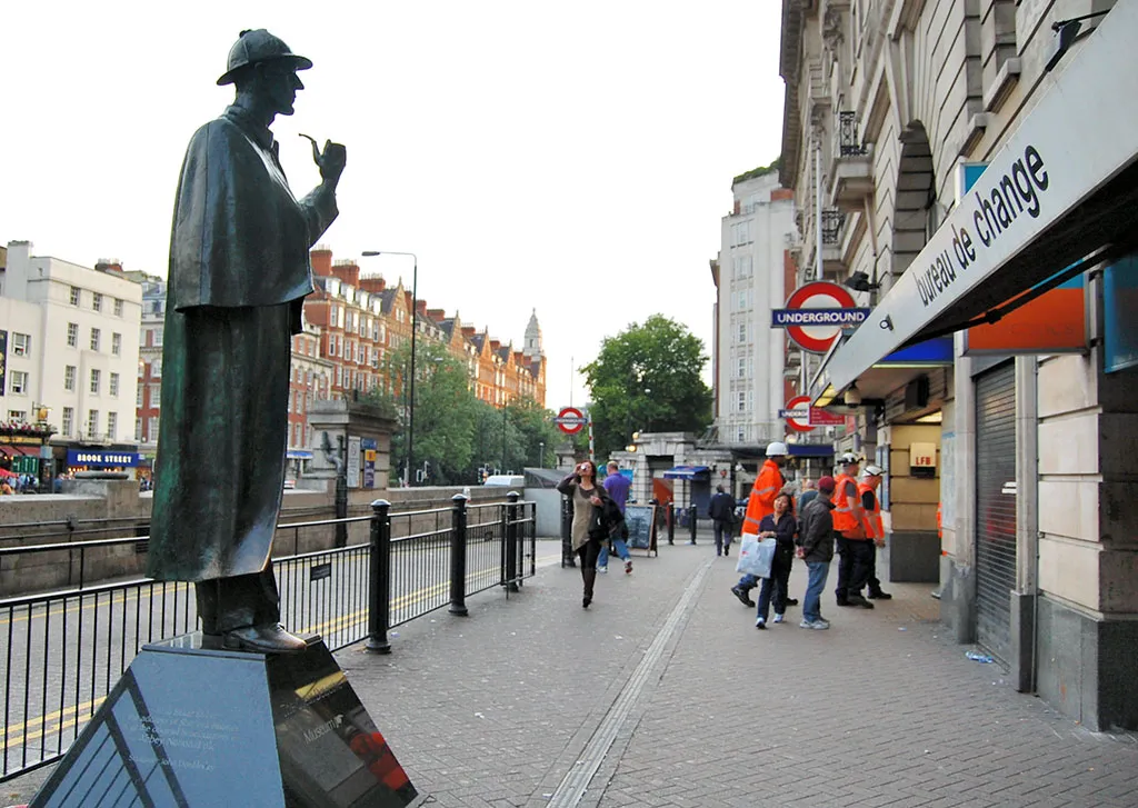 Estatua de Sherlock Holmes en Baker Street