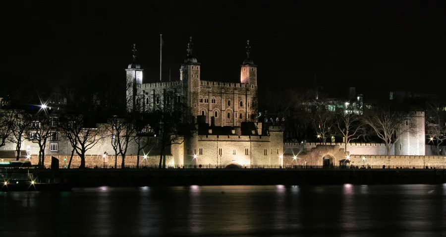 Foto de la Torre de Londres de noche