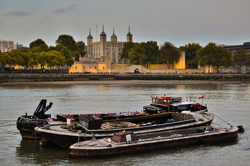 Foto de la Tower of London al anochecer