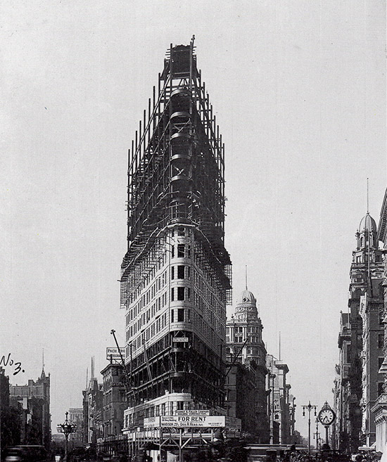 Foto del Edificio Fuller también conocido como edificio Flatiron tomada en 1927