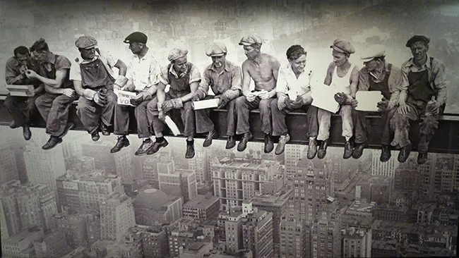 Foto tomada en la construcción del Rockefeller Center "Hora de la comida sobre el rascacielos"