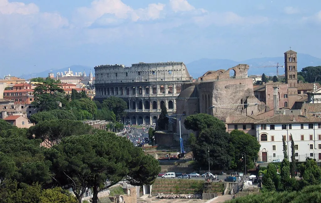 Coliseo Romano visto desde el Monumento a Vittorio Emmanuelle II