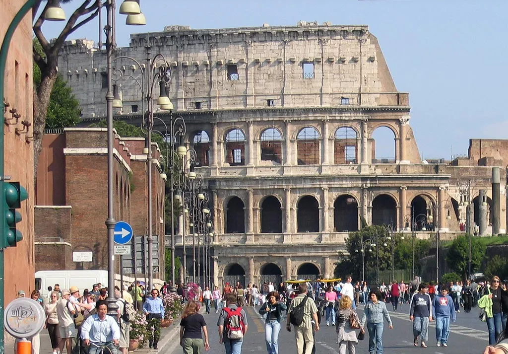 Anfiteatro Flavio visto desde la vía imperial