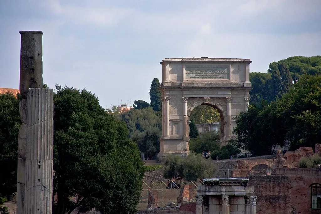 Arco de Tito en el Foro Romano