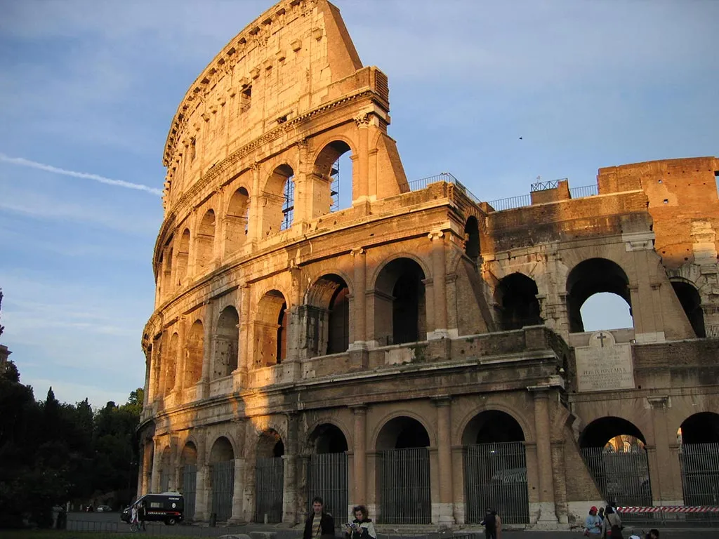 Coliseo Romano al atarceder