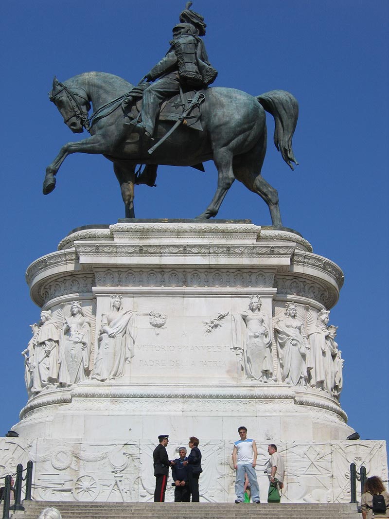Estatua ecuestre del Rey Víctor Manuelle, unificador de Italiza