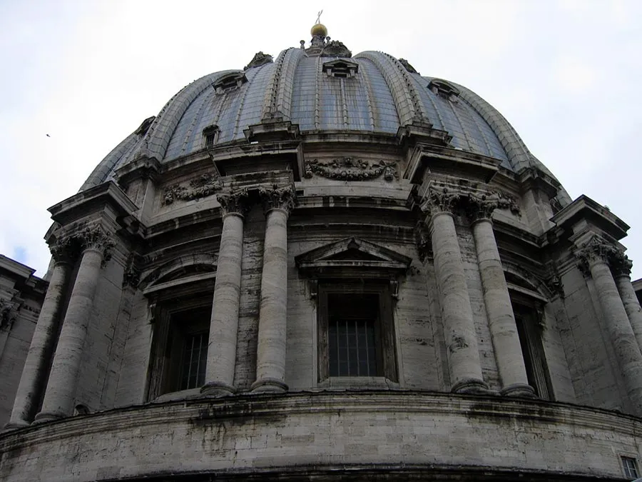 Exterior de la cúpula de San Pedro del Vaticano