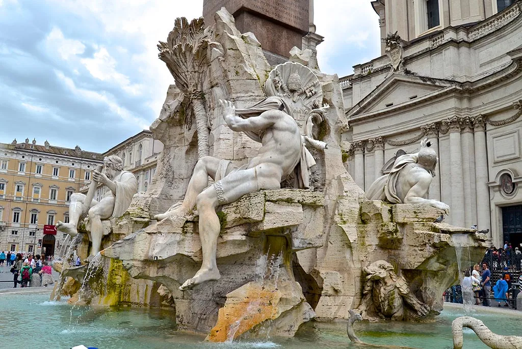 Fuente de los cuatro ríos de la plaza Navona de Roma