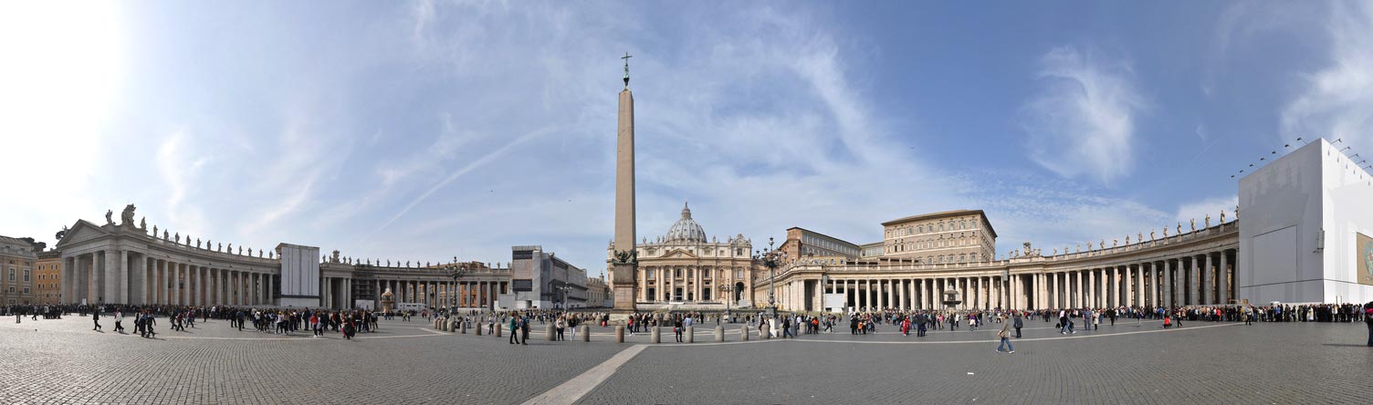 Panorámica de la Plaza San Pedro del Vaticano